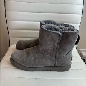 grey uggs